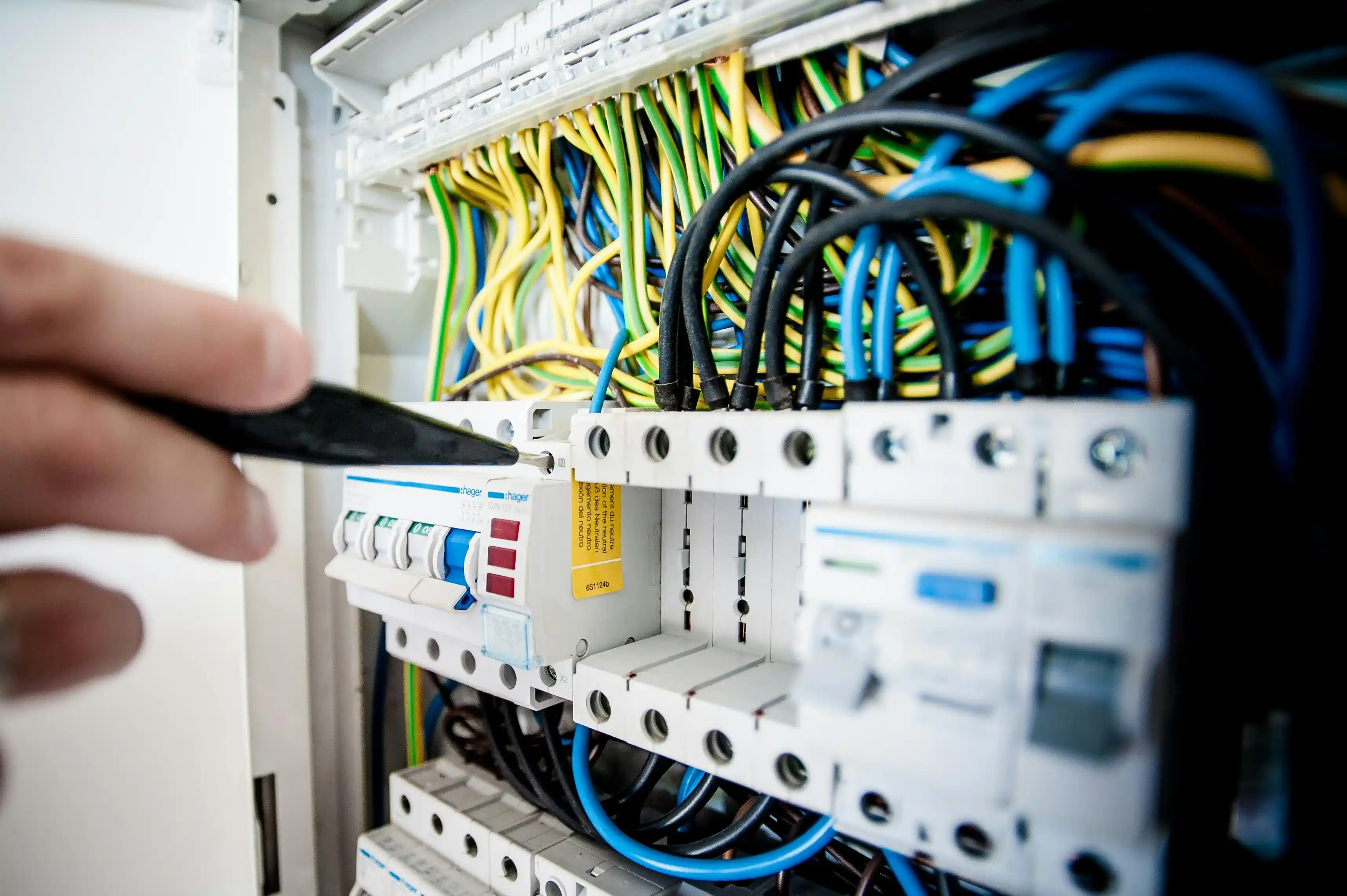 Impianti Elettrici Civili e Industriali